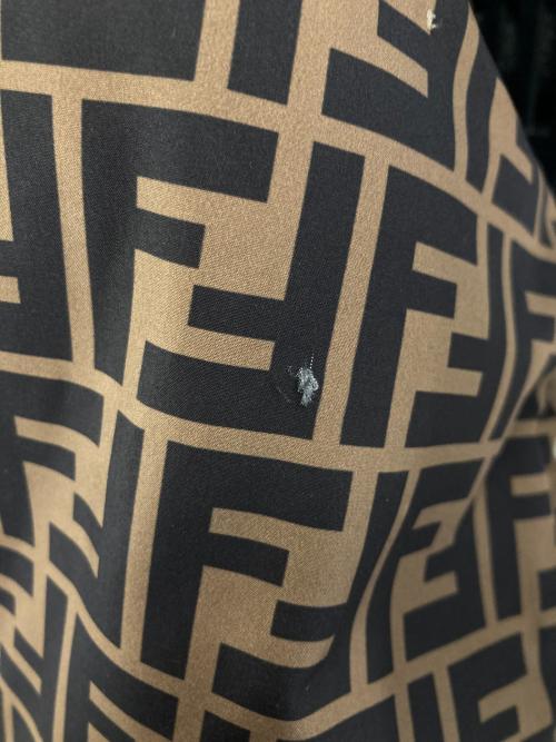 FENDI（フェンディ）FENDI (フェンディ) ズッカ柄リバーシブルダウンジャケット ブラウン×ブラック サイズ:44の古着・服飾アイテム