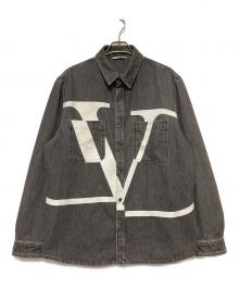VALENTINO（ヴァレンティノ）の古着「Vロゴシグネチャーデニムシャツ」｜グレー