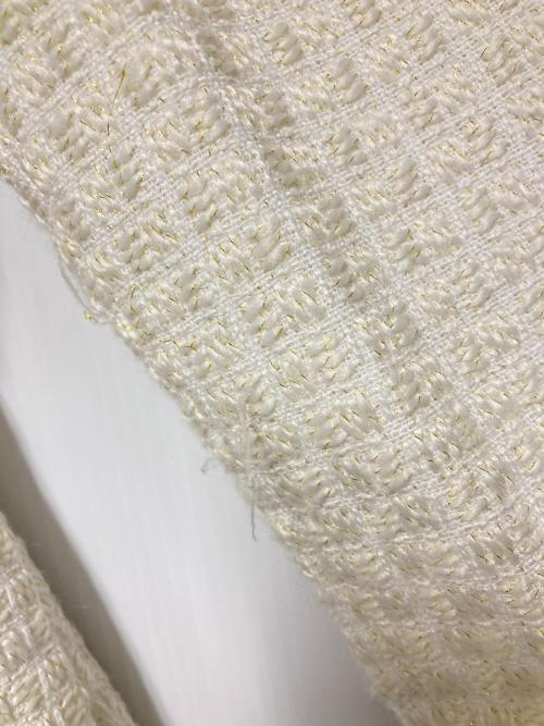 SEVEN TEN by MIHO KAWAHITO（セブン テン バイ ミホ カワヒト）SEVEN TEN by MIHO KAWAHITO (セブン テン バイ ミホ カワヒト) 21AW パフスリーブツイードワンピース / ツイードタックドレス ホワイト サイズ:Mの古着・服飾アイテム