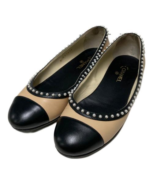 CHANEL（シャネル）CHANEL (シャネル) パールフラットシューズ ベージュ×ブラック サイズ:35Cの古着・服飾アイテム