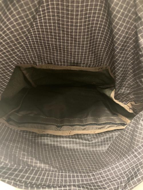 RawLow Mountain works（ロウロウ マウンテンワークス）RawLow Mountain works (ロウロウ マウンテンワークス) Bambi / ナイロンバックパック カーキ サイズ:26-28Lの古着・服飾アイテム