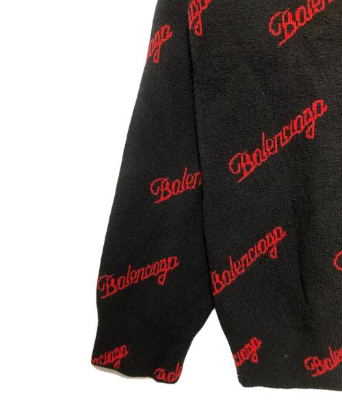 BALENCIAGA（バレンシアガ）BALENCIAGA (バレンシアガ) ALLOVER LOGO KNIT SWEATER / クルーネックニット ブラック×レッド サイズ:XSの古着・服飾アイテム
