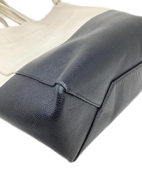 CELINE（セリーヌ）CELINE (セリーヌ) バーティカルカバ スモール アイボリー×ブラックの古着・服飾アイテム