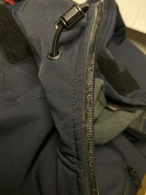 magforce（マグフォース）magforce (マグフォース) BUSHCRAFT SOFTSHELL JKT ネイビー サイズ:XLの古着・服飾アイテム