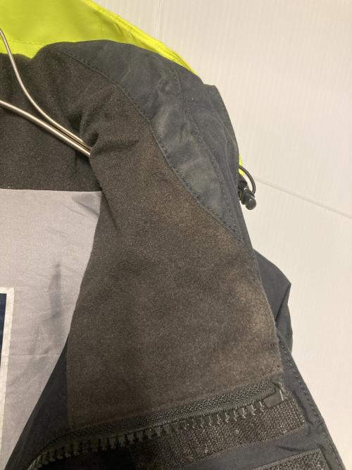 HELLY HANSEN（ヘリーハンセン）HELLY HANSEN (ヘリーハンセン) オーシャンフレイジャケット ブラック×イエロー サイズ:Mの古着・服飾アイテム