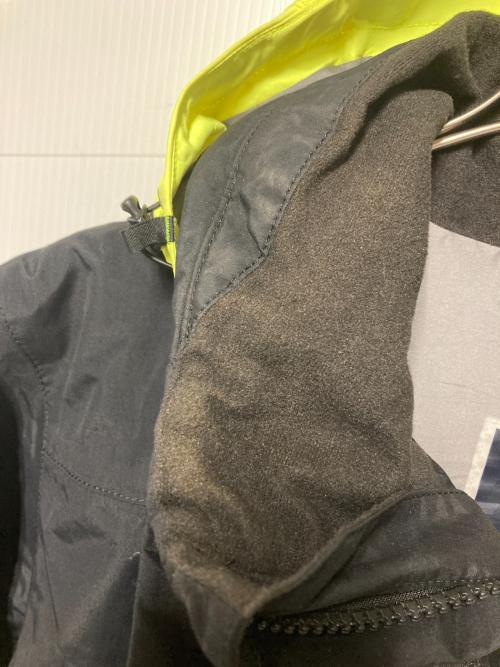 HELLY HANSEN（ヘリーハンセン）HELLY HANSEN (ヘリーハンセン) オーシャンフレイジャケット ブラック×イエロー サイズ:Mの古着・服飾アイテム