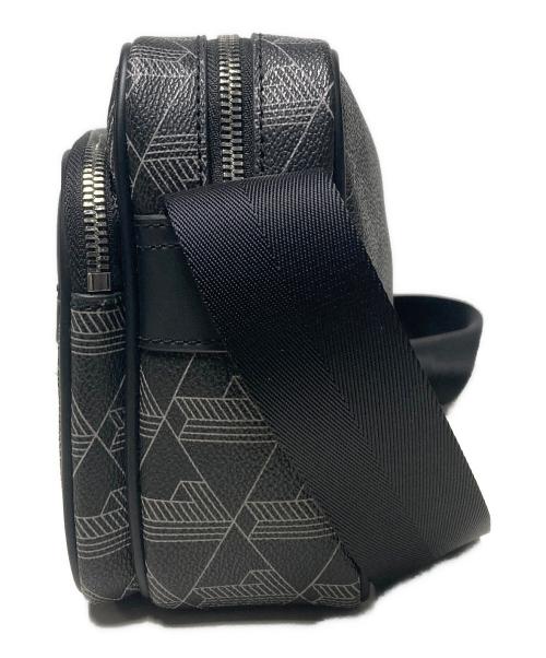 LACOSTE（ラコステ）LACOSTE (ラコステ) ザ ブレンド モノグラムコンビレポーターバッグ ブラックの古着・服飾アイテム