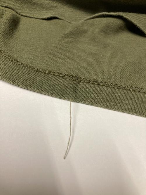 stussy（ステューシー）stussy (ステューシー) プリントTシャツ / 紺タグ オリーブ サイズ:Mの古着・服飾アイテム