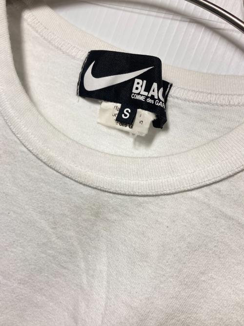 BLACK COMME des GARCONS（ブラックコムデギャルソン）BLACK COMME des GARCONS (ブラックコムデギャルソン) NIKE (ナイキ) スウッシュロゴTクルーネックTシャツ ホワイト サイズ:Sの古着・服飾アイテム