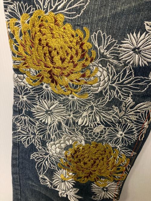 華鳥風月（カチョウフウゲツ）華鳥風月 (カチョウフウゲツ) 花魁刺繍デニムパンツ インディゴ サイズ:32の古着・服飾アイテム