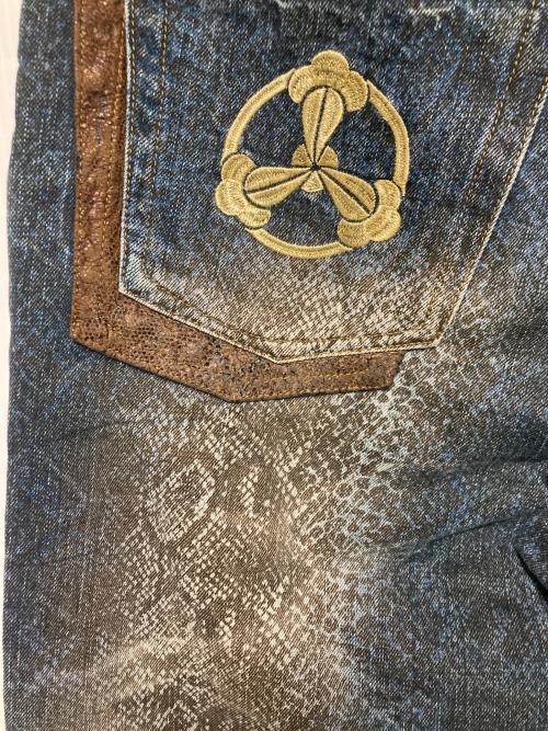 絡繰魂（カラクリタマシイ）絡繰魂 (カラクリタマシイ) 龍刺繍デニムパンツ インディゴ サイズ:32の古着・服飾アイテム
