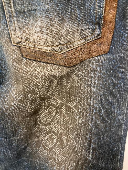 絡繰魂（カラクリタマシイ）絡繰魂 (カラクリタマシイ) 龍刺繍デニムパンツ インディゴ サイズ:32の古着・服飾アイテム