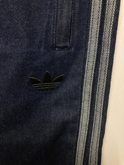 adidas（アディダス）adidas (アディダス) LOOSE TRACKPANT DENIM STONE インディゴ サイズ:M 未使用品の古着・服飾アイテム