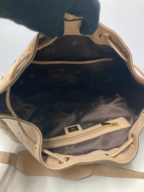 MCM（エムシーエム）MCM (エムシーエム) 巾着レザーショルダーバッグ ベージュの古着・服飾アイテム
