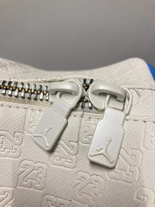 JORDAN（ジョーダン）JORDAN (ジョーダン) JAM MONOGRAM DUFFLE BAG ホワイト×ブルーの古着・服飾アイテム