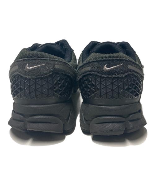 NIKE（ナイキ）NIKE (ナイキ) Air Zoom Vomero 5 カーキ×ブラック サイズ:US8.5の古着・服飾アイテム