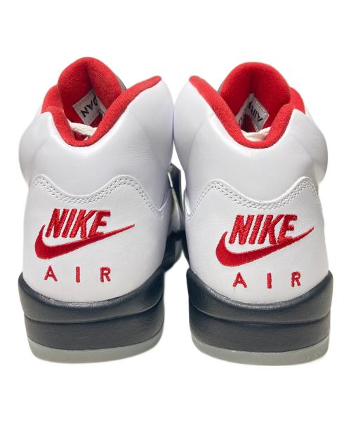 NIKE（ナイキ）NIKE (ナイキ) AIR JORDAN 5 RETRO ホワイト サイズ:US9 未使用品の古着・服飾アイテム