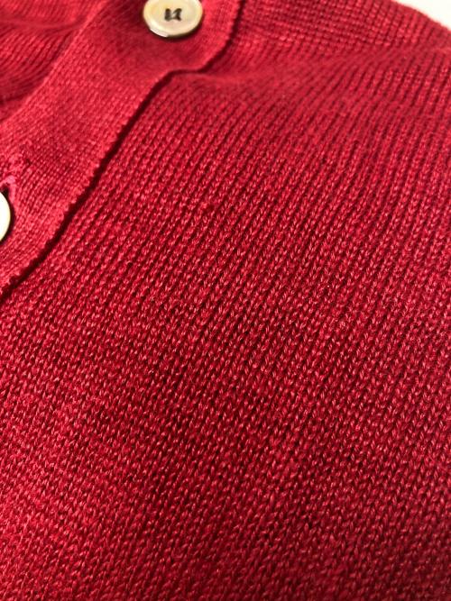 COMME des GARCONS HOMME（コムデギャルソン オム）COMME des GARCONS HOMME (コムデギャルソン オム) Vネックリネンカーディガン / 田中オム レッド サイズ:-の古着・服飾アイテム