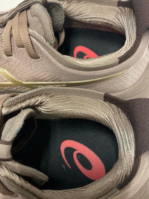 asics（アシックス）asics (アシックス) GEL-NIMBUS 27 LUXE ブラウン サイズ:US7.5の古着・服飾アイテム