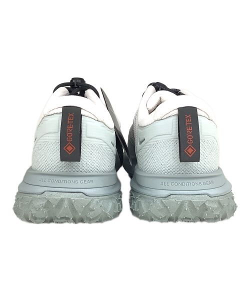 NIKE ACG（ナイキエーシージー）NIKE ACG (ナイキエージーシー) マウンテンフライ2LOWGTX ホワイト×グレー サイズ:US10 未使用品の古着・服飾アイテム