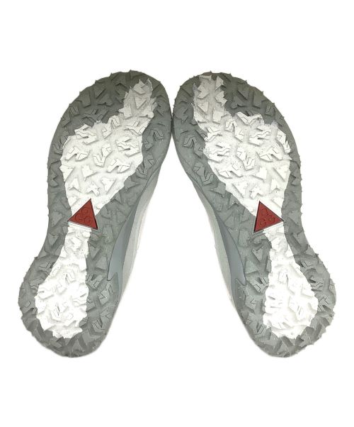 NIKE ACG（ナイキエーシージー）NIKE ACG (ナイキエージーシー) マウンテンフライ2LOWGTX ホワイト×グレー サイズ:US10 未使用品の古着・服飾アイテム