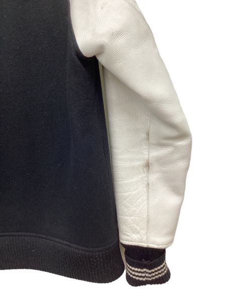 fecetasm（ファゼッタズム）fecetasm (ファゼッタズム) スタジャン ホワイト×ブラック サイズ:Mの古着・服飾アイテム