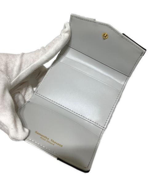 Samantha Thavasa PETIT CHOICE（サマンサタバサプチチョイス）Samantha Thavasa PETIT CHOICE (サマンサタバサプチチョイス) センターモチーフトリコロールカラー折財布 ブラック×ホワイトの古着・服飾アイテム