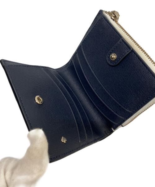 Kate Spade（ケイトスペード）Kate Spade (ケイトスペード) 2つ折り財布 ホワイト×ブルーの古着・服飾アイテム
