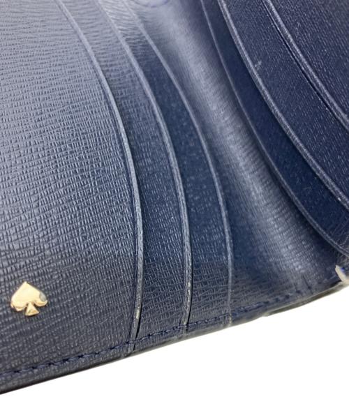 Kate Spade（ケイトスペード）Kate Spade (ケイトスペード) 2つ折り財布 ホワイト×ブルーの古着・服飾アイテム