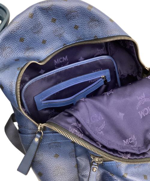 MCM（エムシーエム）MCM (エムシーエム) スタッズリュック ネイビーの古着・服飾アイテム