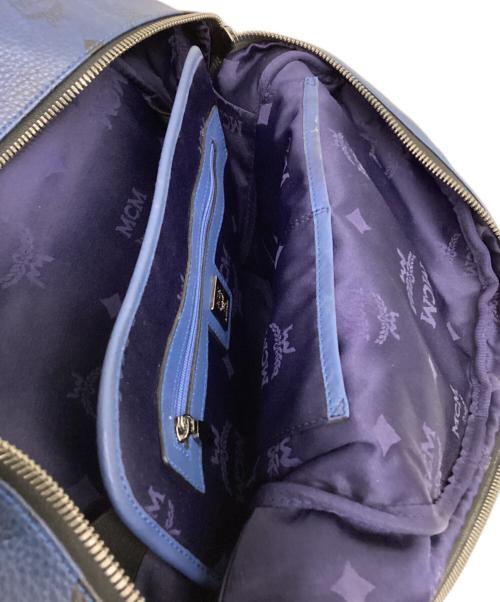 MCM（エムシーエム）MCM (エムシーエム) スタッズリュック ネイビーの古着・服飾アイテム