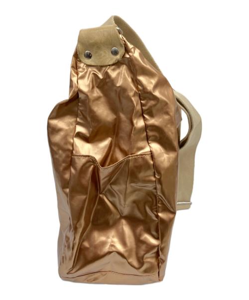 jack gomme（ジャックゴム）jack gomme (ジャックゴム) ポーチ付きショルダーバッグ ゴールド色の古着・服飾アイテム