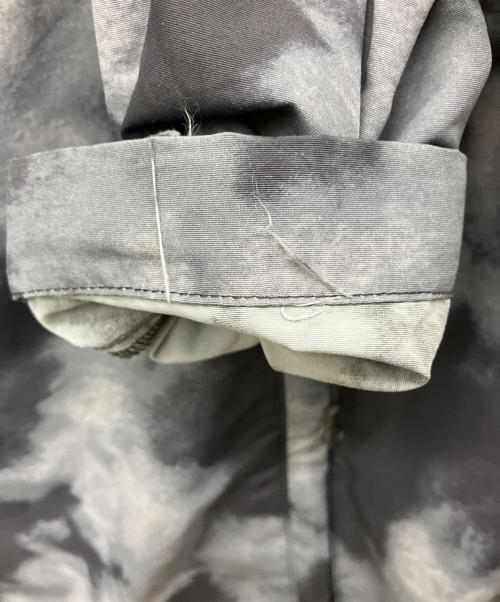 F.C.R.B.（エフシーレアルブリストル）F.C.R.B. (エフシーレアルブリストル) NYLON HOODED BLOUSON グレー サイズ:XLの古着・服飾アイテム