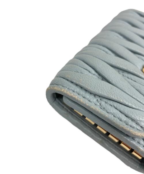 MIU MIU（ミュウミュウ）MIU MIU (ミュウミュウ) マテラッセ キーケース スカイブルーの古着・服飾アイテム