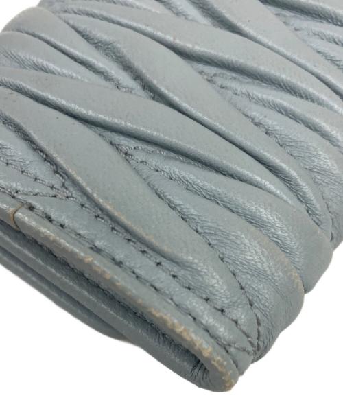 MIU MIU（ミュウミュウ）MIU MIU (ミュウミュウ) マテラッセ キーケース スカイブルーの古着・服飾アイテム