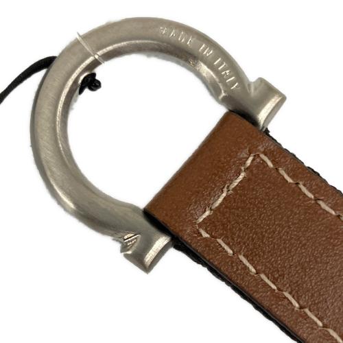 Salvatore Ferragamo（サルヴァトーレ フェラガモ）Salvatore Ferragamo (サルヴァトーレ フェラガモ) ガンチーニキーホルダー 66-4552  ブラウンの古着・服飾アイテム