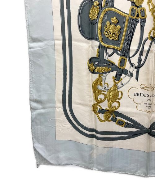 HERMES（エルメス）HERMES (エルメス) スカーフ ブリッド・ドゥ・ガラ ブルー×アイボリーの古着・服飾アイテム