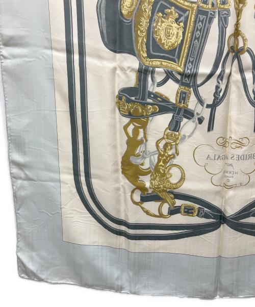 HERMES（エルメス）HERMES (エルメス) スカーフ ブリッド・ドゥ・ガラ ブルー×アイボリーの古着・服飾アイテム