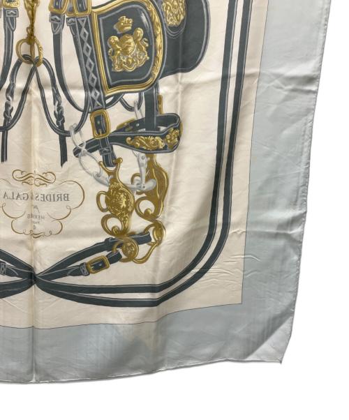 HERMES（エルメス）HERMES (エルメス) スカーフ ブリッド・ドゥ・ガラ ブルー×アイボリーの古着・服飾アイテム
