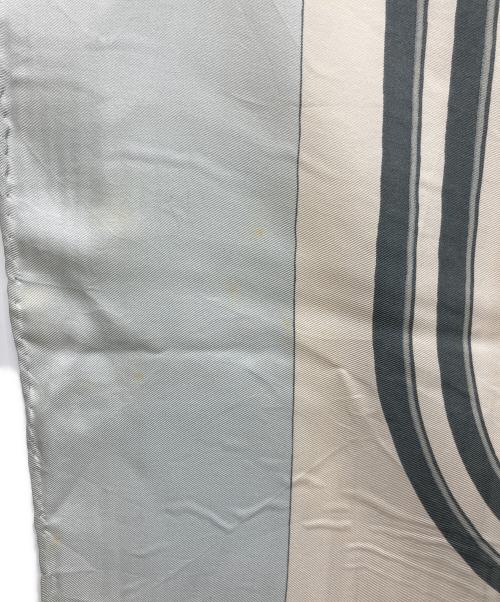 HERMES（エルメス）HERMES (エルメス) スカーフ ブリッド・ドゥ・ガラ ブルー×アイボリーの古着・服飾アイテム