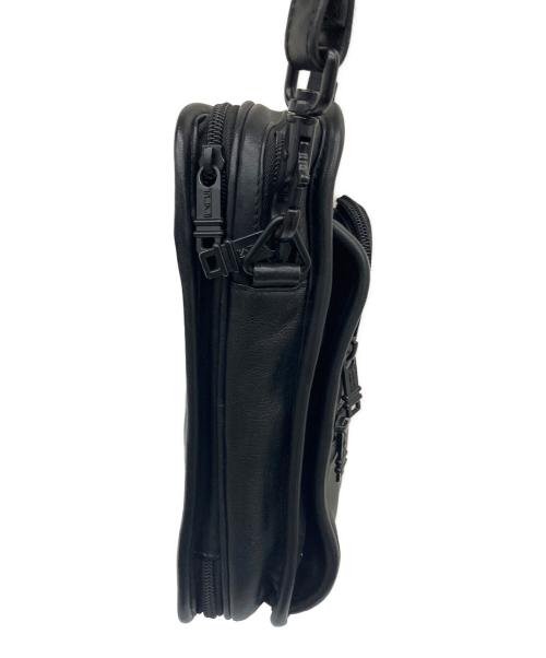 TUMI（トゥミ）TUMI (トゥミ) レザーショルダーバッグ ブラックの古着・服飾アイテム