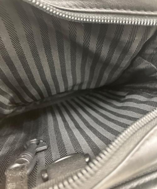 TUMI（トゥミ）TUMI (トゥミ) レザーショルダーバッグ ブラックの古着・服飾アイテム