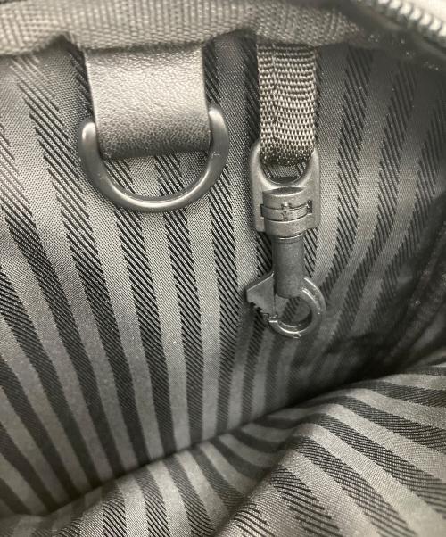 TUMI（トゥミ）TUMI (トゥミ) レザーショルダーバッグ ブラックの古着・服飾アイテム
