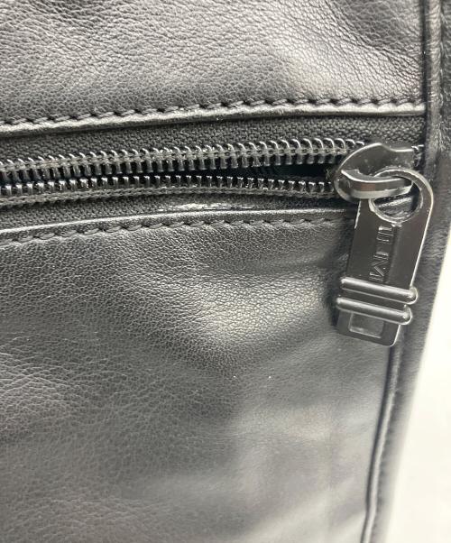 TUMI（トゥミ）TUMI (トゥミ) レザーショルダーバッグ ブラックの古着・服飾アイテム