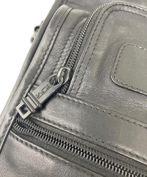 TUMI（トゥミ）TUMI (トゥミ) レザーショルダーバッグ ブラックの古着・服飾アイテム
