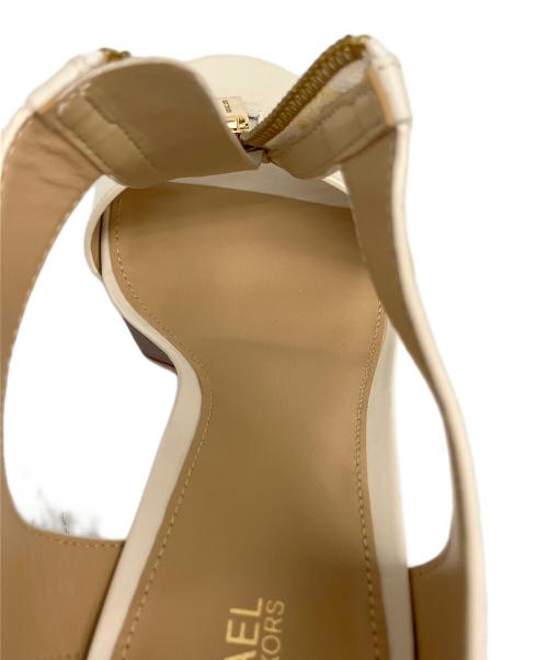 MICHAEL KORS（マイケルコース）MICHAEL KORS (マイケルコース) Berkley レザーサンダル アイボリー サイズ:7.5Mの古着・服飾アイテム