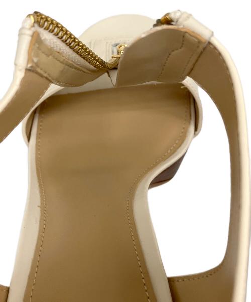 MICHAEL KORS（マイケルコース）MICHAEL KORS (マイケルコース) Berkley レザーサンダル アイボリー サイズ:7.5Mの古着・服飾アイテム