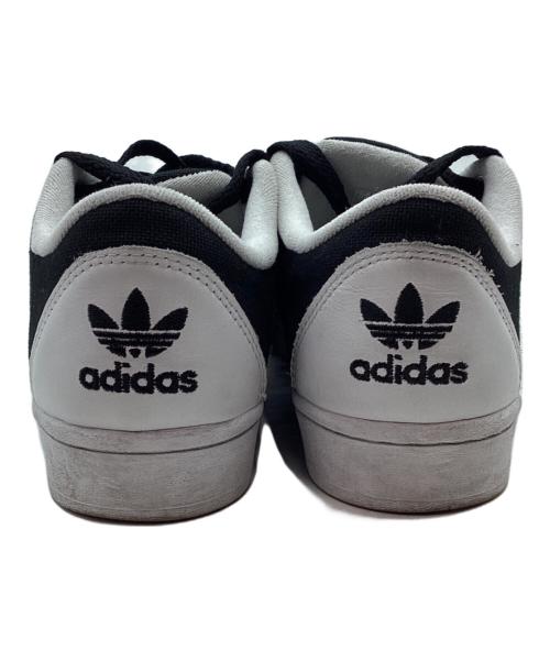 adidas（アディダス）adidas (アディダス) スニーカー ブラック×ホワイト サイズ:27.5の古着・服飾アイテム