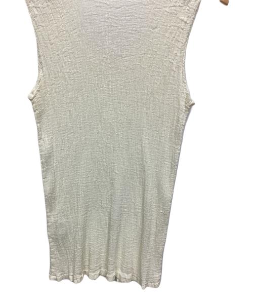 ISSEY MIYAKE（イッセイミヤケ）ISSEY MIYAKE (イッセイミヤケ) ノースリーブカットソー オフホワイト サイズ:表記なしの古着・服飾アイテム