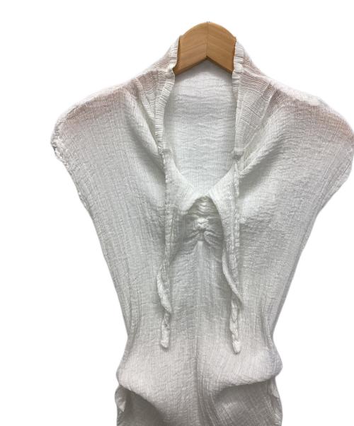 ISSEY MIYAKE（イッセイミヤケ）ISSEY MIYAKE (イッセイミヤケ) ノースリーブカットソー ホワイト サイズ:表記の古着・服飾アイテム